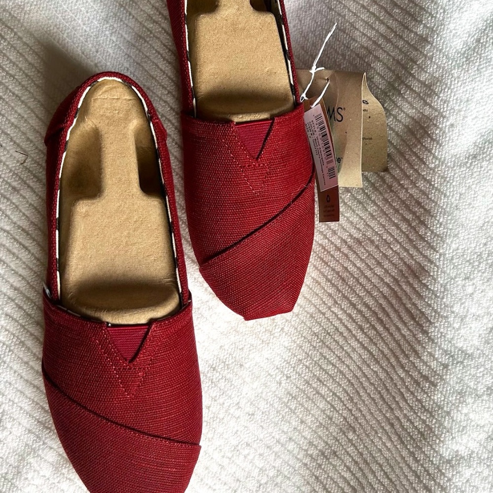 TOMS Classic Canvas Slip-On Sneaker Size 7 (NWT)